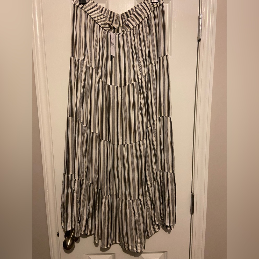 Flowey striped skirt. Very soft! Never worn!